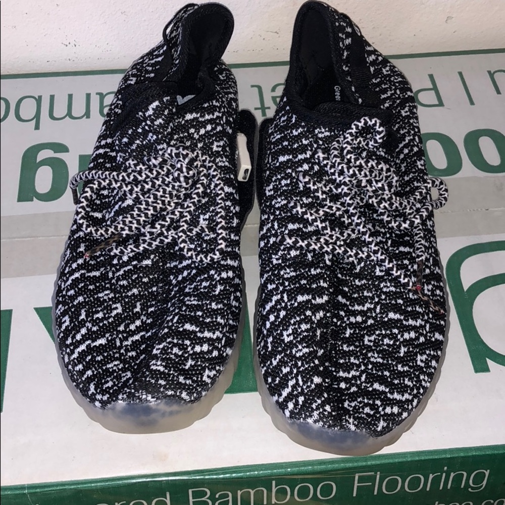 LED LIGHT UP  TENNIS SHOES